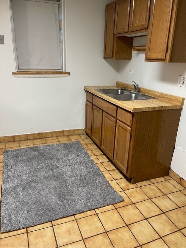 K - 3433 N Oakley Ave