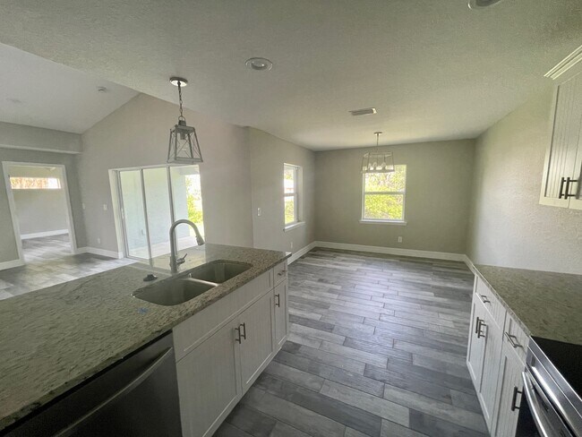Building Photo - 315 Sweetwater Dr