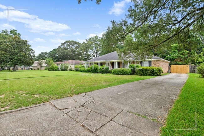 Building Photo - Spacious 4BR/2.5BA West Mobile Home – Room to Grow in a Convenient Location!