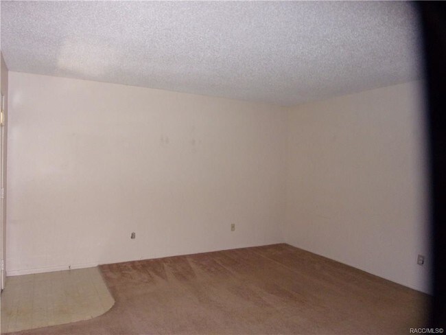 Building Photo - 2372 S Sandburg Point