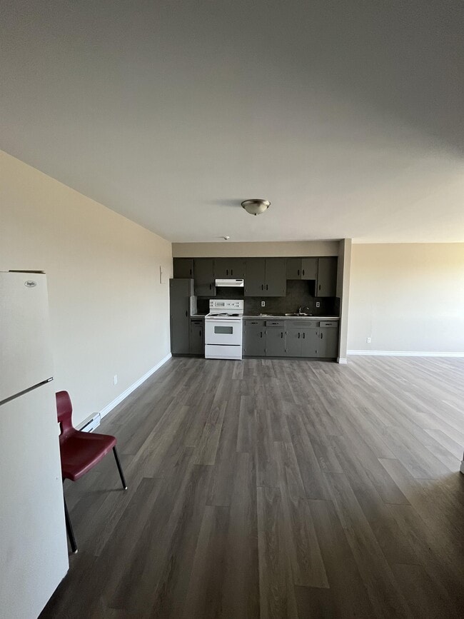 Building Photo - 615 Chalmers Ct