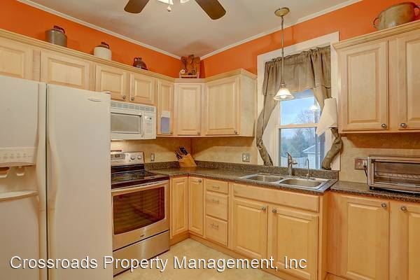 Building Photo - 3 br, 2 bath House - 201 W Main Street