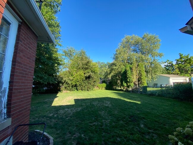 Building Photo - 377 Parkside Dr