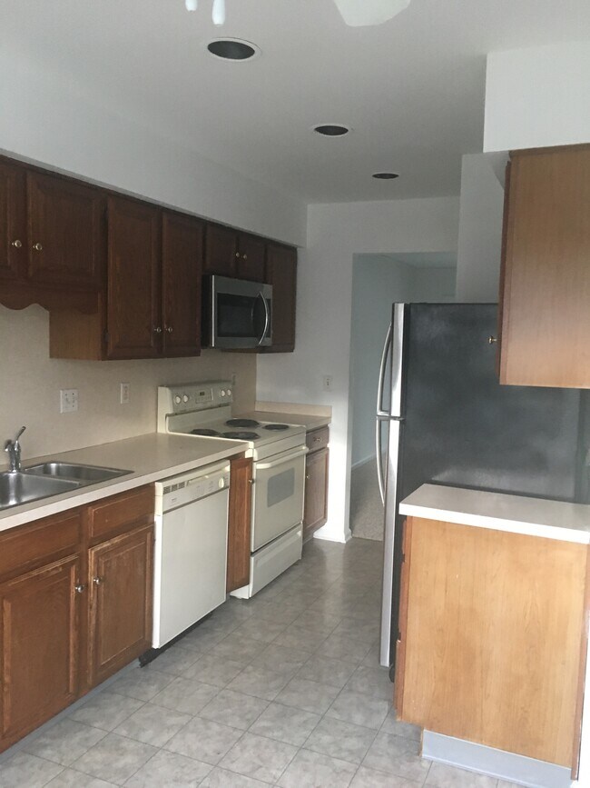 Kitchen - 506 Sarah St
