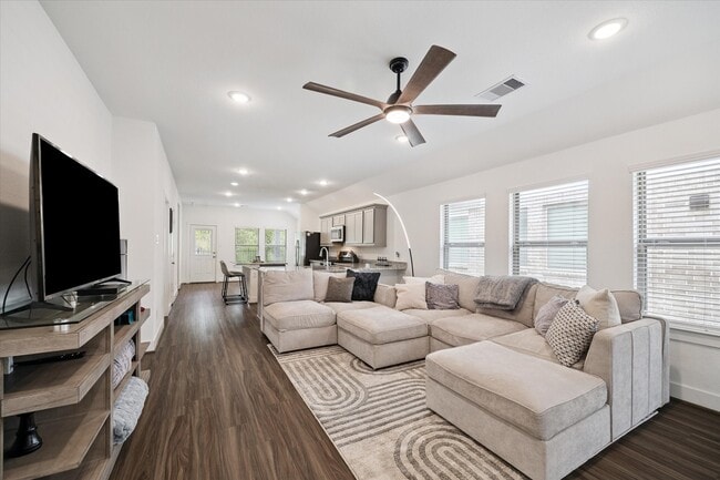 Building Photo - 1600 Portia Ln
