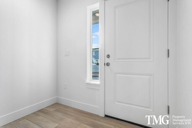 Foto del edificio - Move in ready!  VIEW TODAY!