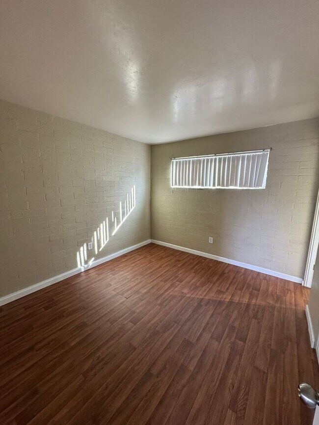 Foto del edificio - 4302 E Bellevue St