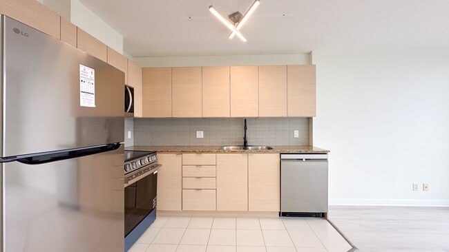 Building Photo - 13618 100 Av