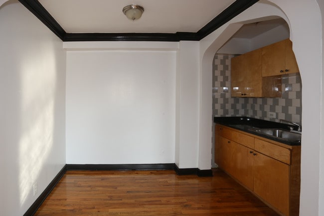 Foto del edificio - 846 W Montrose Ave