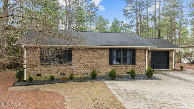 Foto del edificio - 1635 Longleaf Dr E