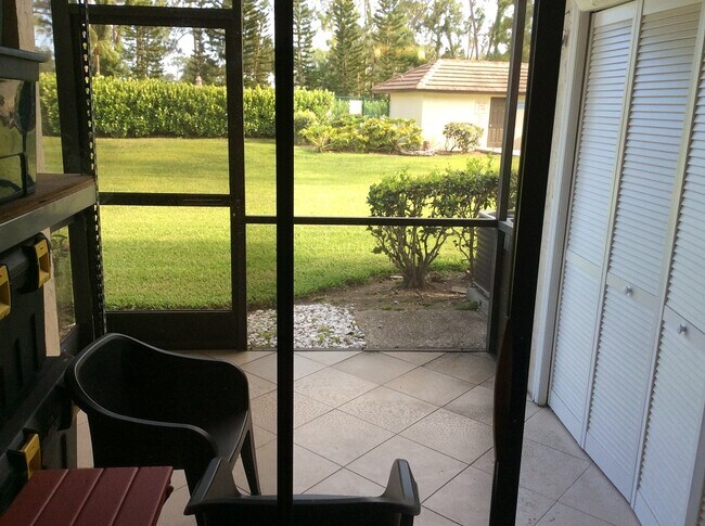 Foto del edificio - 5825 Rattlesnake Hammock Rd