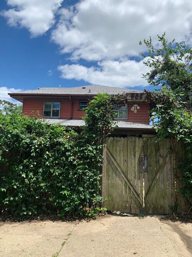 Front view with privacy fence - 802 N College Ave