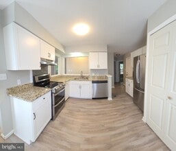 Building Photo - 10620 Cobblestone Dr