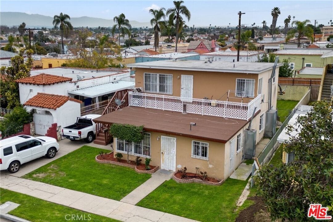 Foto del edificio - 6822 S Van Ness Ave