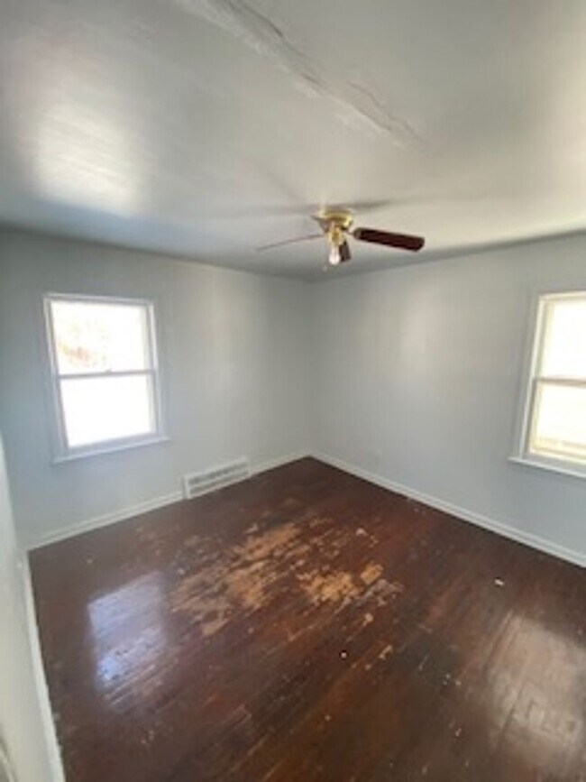 Building Photo - Cozy 3 Bedroom Home