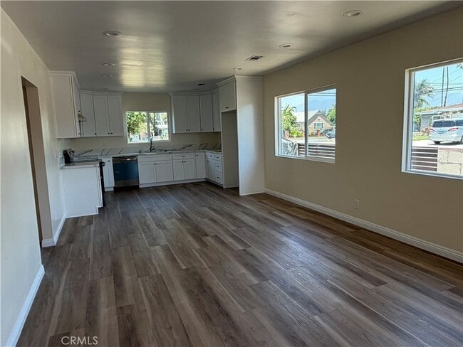 Building Photo - 3234 Vineland Ave