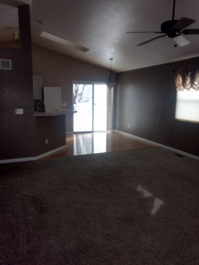 Foto del edificio - BEAUTIFUL 5 BED/3 BATH Loveland Ranch with Finished Basement