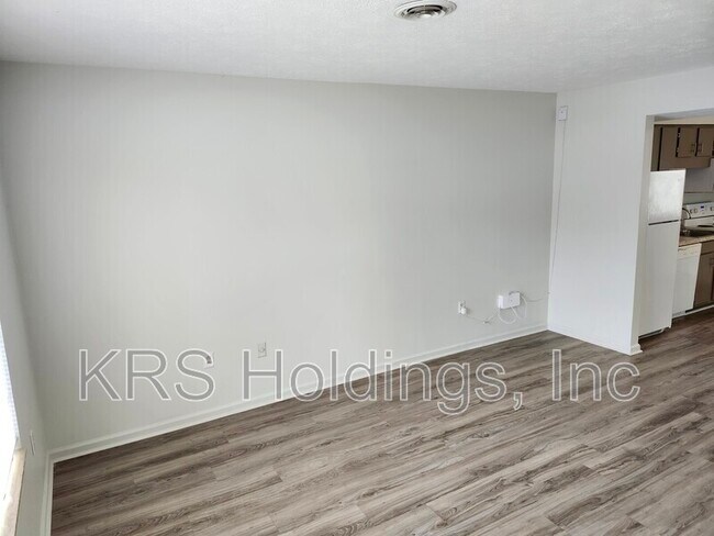 Building Photo - 208 Straith St