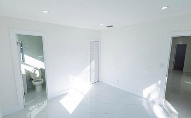 Building Photo - 434 Australian Cir