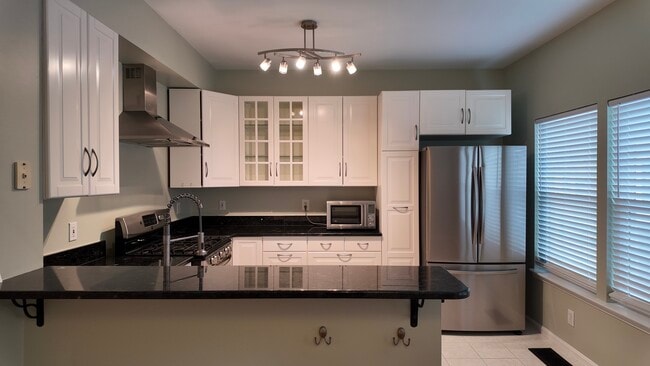 Kitchen - 4094 Fountainside Ln