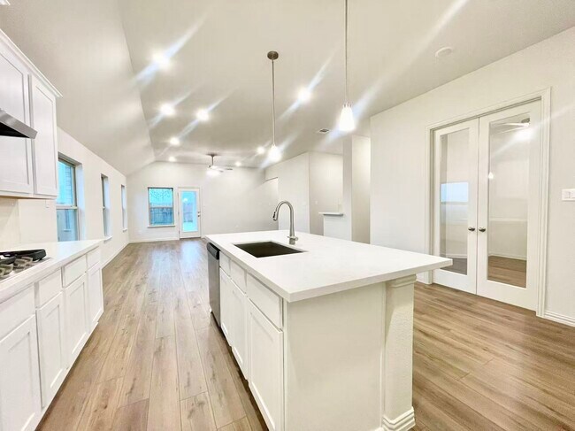 Foto del edificio - 16629 Freshwater Dr