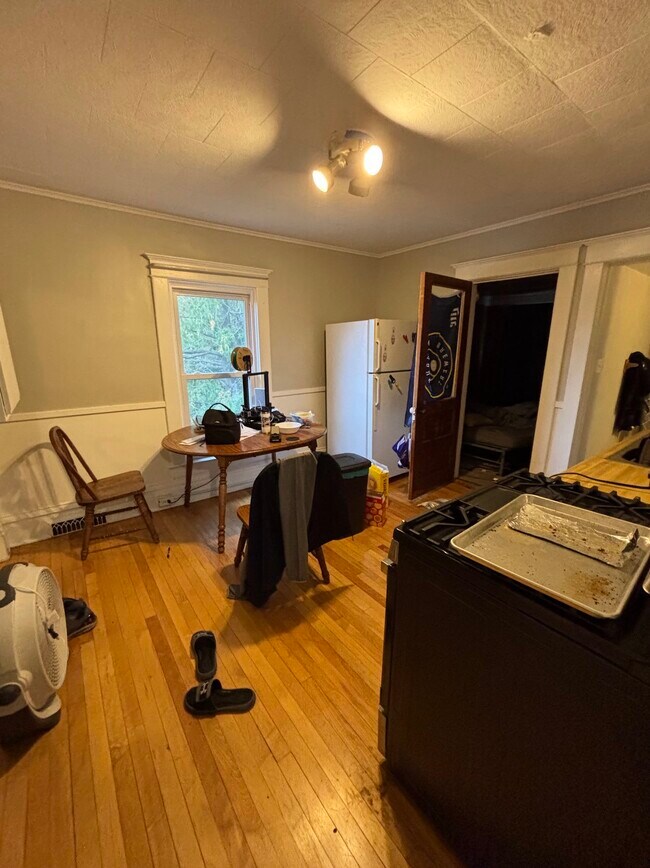 Foto del edificio - 411 Dodge St