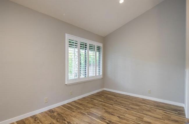 Foto del edificio - 1125 Crestview Dr
