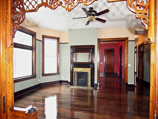 Building Photo - 195 N Maple St