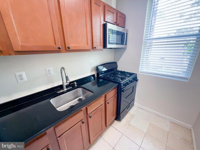 Foto del edificio - 4234 Edson Pl NE