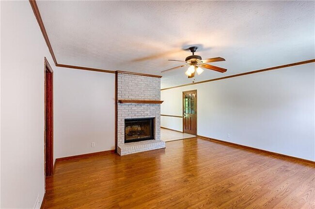Building Photo - 2938 Powder Springs Rd SW