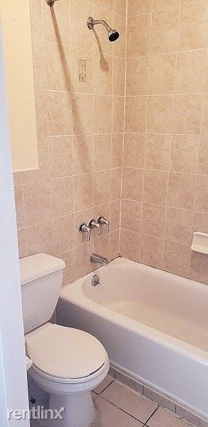 Building Photo - 1 br, 1 bath Apartment - 209 Troy Avenue