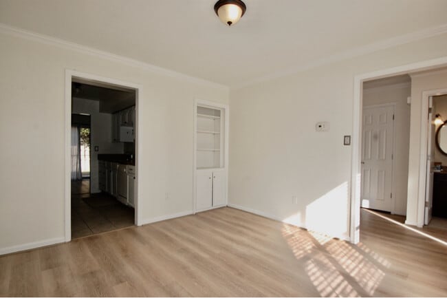 Building Photo - 937 Welch Cir