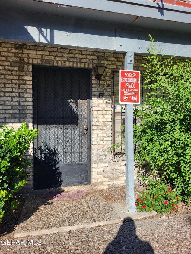 Foto principal - 6700 Escondido Dr