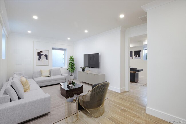 Building Photo - 46 Linwood Rd S