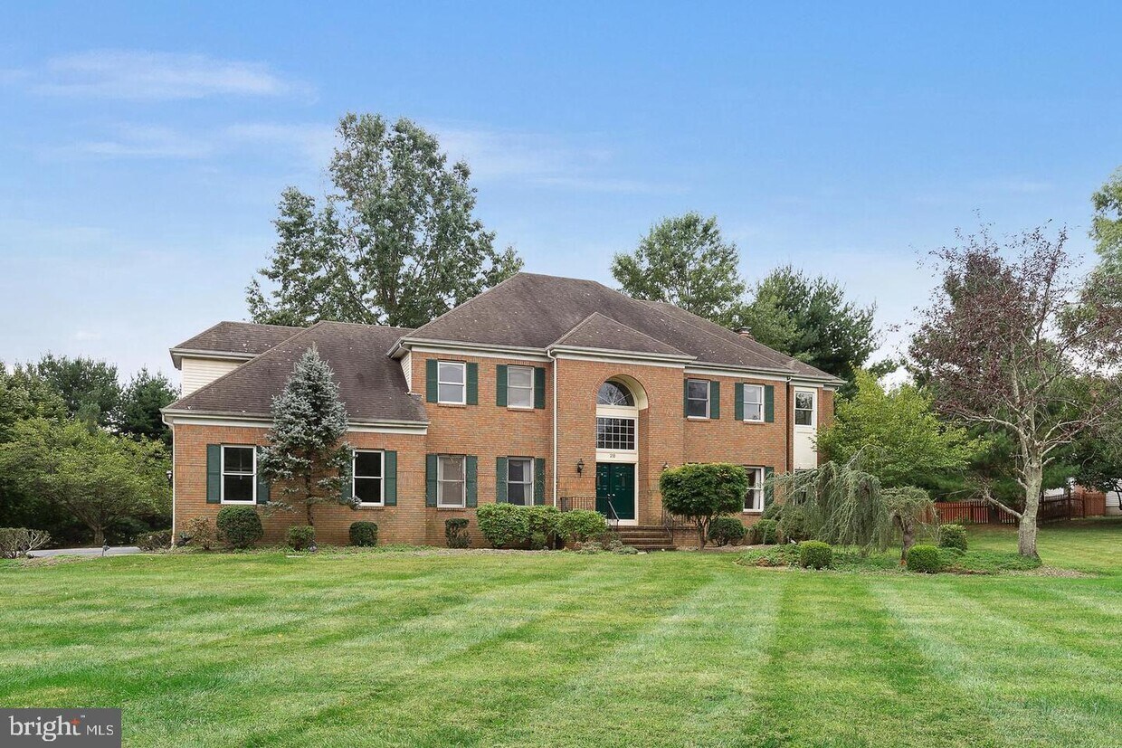 Foto principal - 28 Buckingham Dr