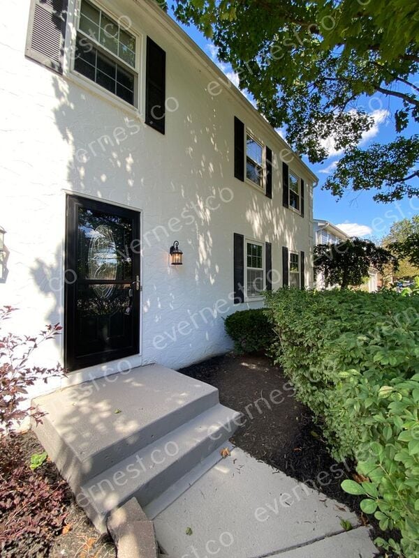 Building Photo - 192 E Schrock Rd