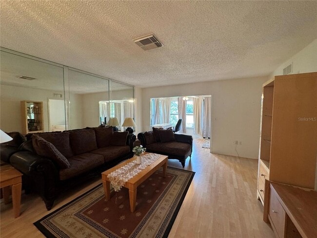 Foto del edificio - 2928 Bancroft Cir E