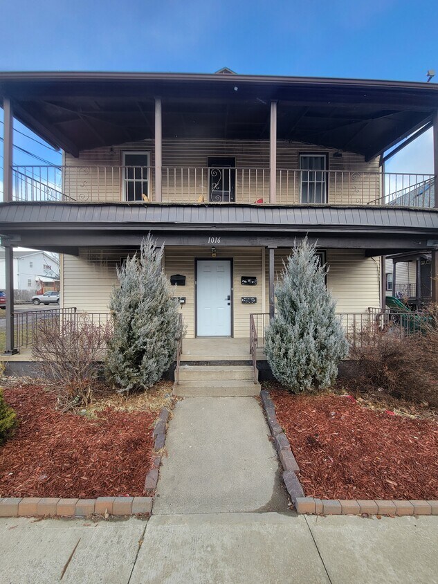 Second floor balcony - 1016 Wood St