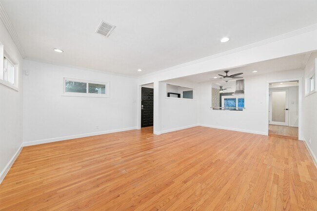 Foto del edificio - 4415 Merwin St