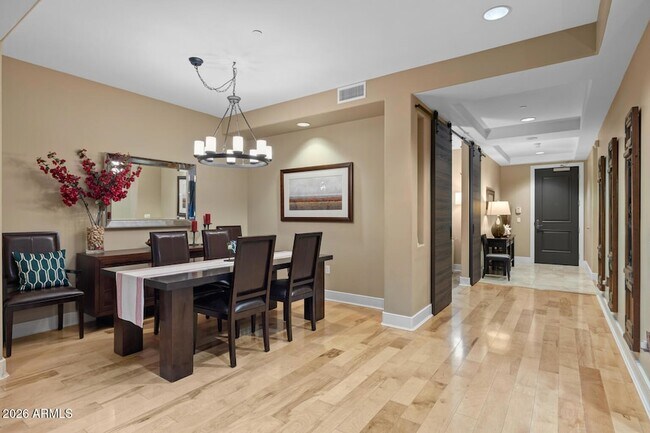 Foto del edificio - 2211 E Camelback Rd