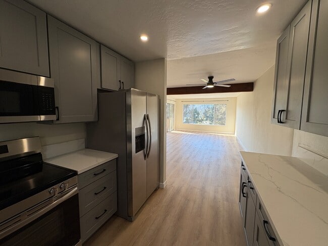 Foto del edificio - 6816 Hyde Park Dr