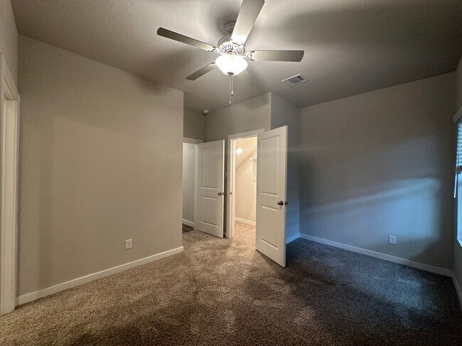 Building Photo - Townhome for Rent