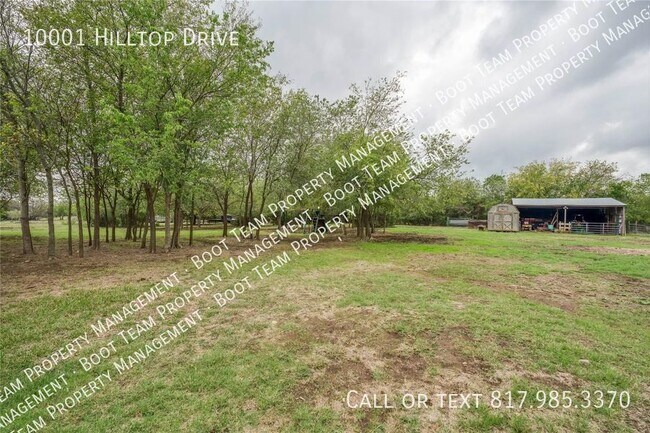Building Photo - Gated Entry 5 bedroom, 3.5 Bath Home on 16...