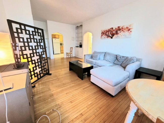 Building Photo - 1056 Beacon St