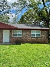 Building Photo - 704 S Oak Hill St