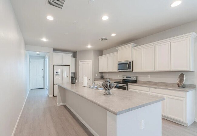 Cocina - 40768 W Rio Grande Dr