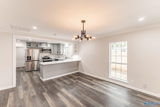 Building Photo - 805 Windham St NE