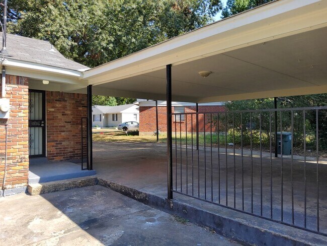 Building Photo - 3985 Bertram Cv