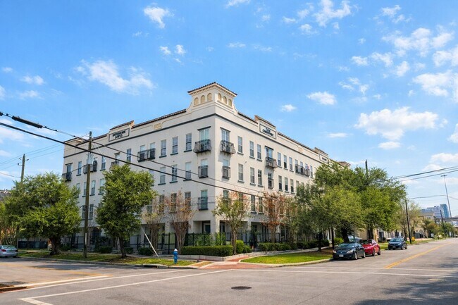 Building Photo - 2216 Chenevert St