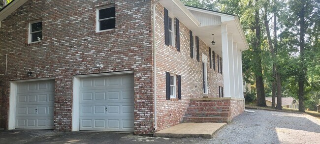Building Photo - 4 bedroom / 2 bath Brick Home - 2 car gara...